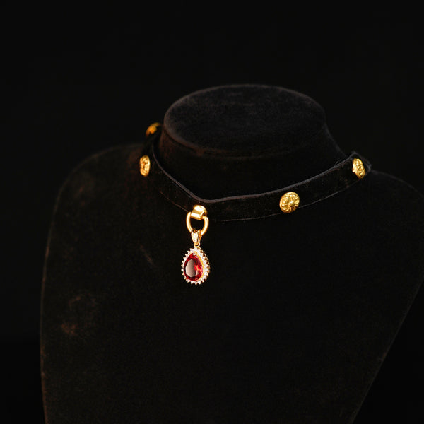 レガリア ティアドロップ ベルベット チョーカー