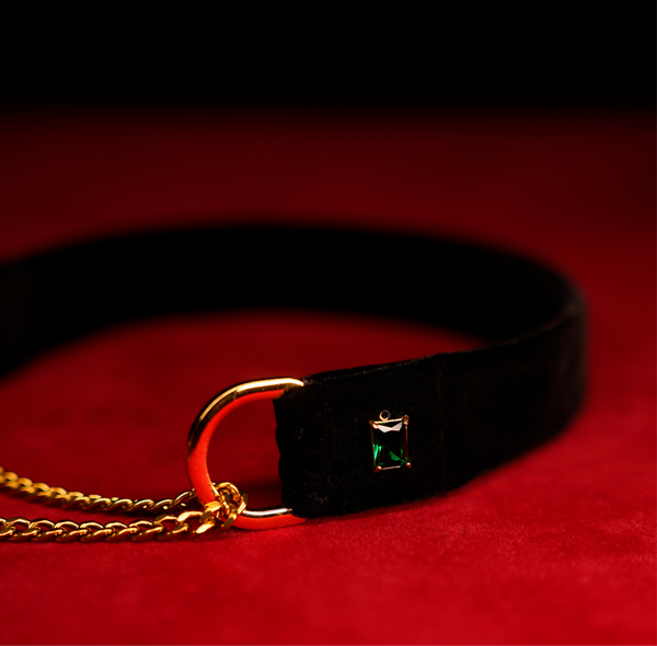 エメラルドグローベルベットチョーカー