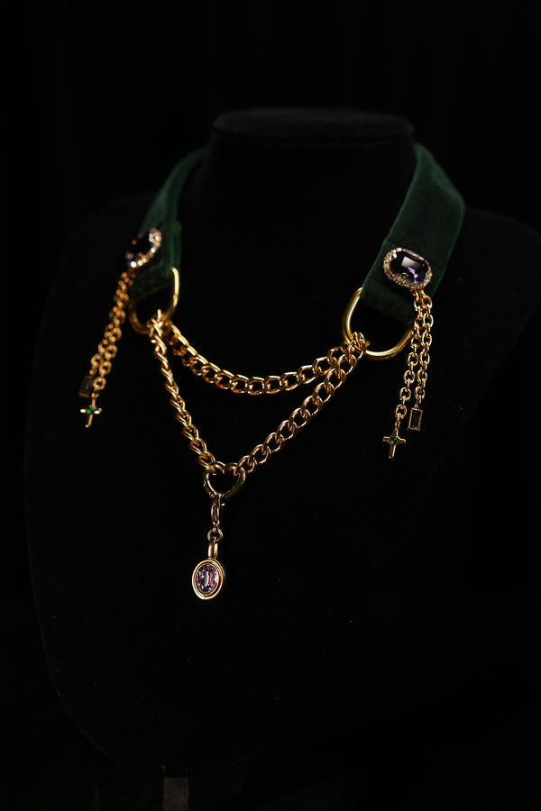 Verdant Relic layered choker worn in full